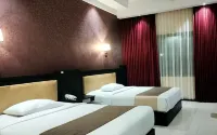 Hotel Grand Mahkota Lamongan - parking