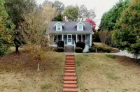 Closest to DOWNTOWN! Pet Friendly - 3-Star