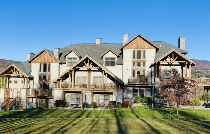 Apres Ski Luxury SKI-IN/OUT HUNTER MOUNTAIN Slopeside STEPS to Ski School Lodge