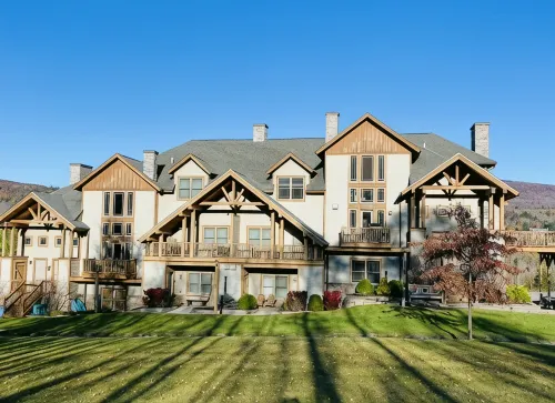 Apres Ski Luxury SKI-IN/OUT HUNTER MOUNTAIN Slopeside STEPS to Ski School Lodge - Homestays
