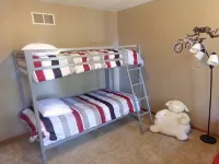 Family friendly lodge located in the Hocking Hills - Swimmingpools