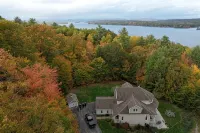 Njoy Luxury - MUST experience this exclusive and stunning lakeview home - Wifi