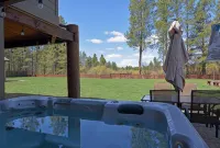 River Front Front Property with Hot Tub! Bring the Dogs! - Wifi