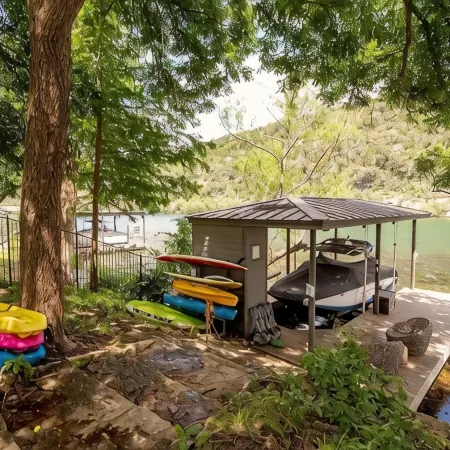 Lake Austin Luxury/200ft Private Waterfront on 2 Acres/2 Docks/Sleeps 4