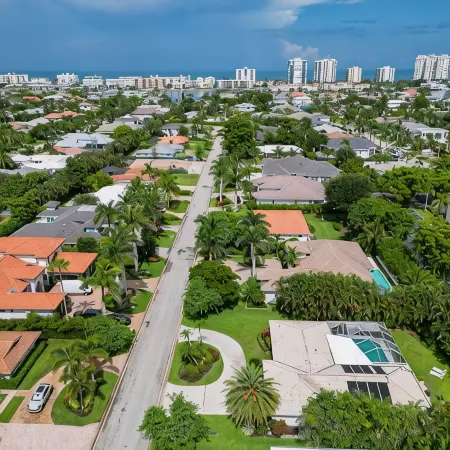 Modern, Luxurious Villa in Park Shore w/Private Beach Access & Heated Pool