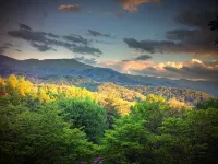 QUAINT MOUNTAIN COTTAGE-BREATH TAKING VIEWS-1.5 MILES TO DOWNTOWN WAYNESVILLE - 4-Star