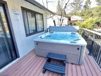 River Haven: Hot Tub, Outdoor Lounge, Walk to Beach - Homestays