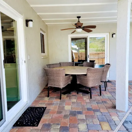 Heated Pool, Hot Tub, Bikes, minutes to Clearwater Beach & Honeymoon Island!