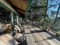 Paradise in Forest setting w/ Ocean views, hot tub, close to town & Hiking -  Privatzimmer