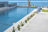 Theros Suites - Beach