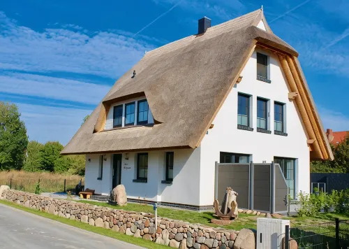 Vacation apartment Lee, experience peace and quiet on the natural beach of the Baltic Sea - 4-Star