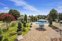 Luxurious 4Br, Private Pool, Heated Spa-Open Year-Round, Near Downtown! - con encanto