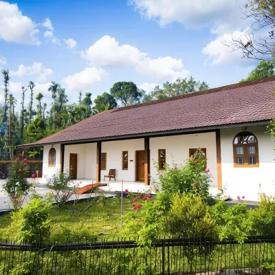 THE VILLA By Coffee Bloom Estates Hotels near شلالات سوجيبارا