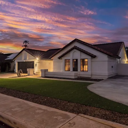 Mesa Luxury Home. Hot Tub, Pool, Golf, Basketball Court and More