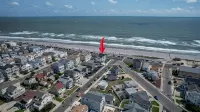 BEACHFRONT Multi-Family Home, 3 levels with decks! - Boutique