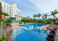 Express Inn the Business Luxury Hotel - Pools