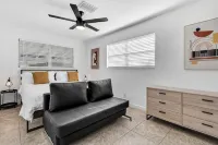 Bright 3BR + Private Pool · Quiet Hollywood Street - جاكوزي