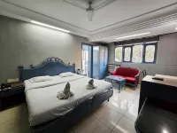 Park Palace Hotel Hotels near IICB