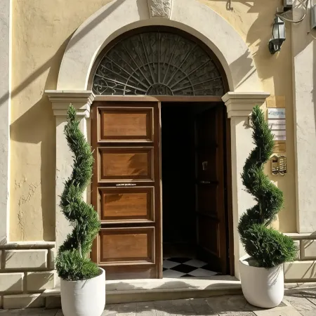 Palace Eight - Suites & Spa