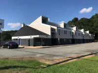 Palace Inn & Suites - Newport News/Jefferson Ave Hotels near Christopher Newport University