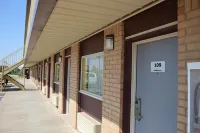 Bedford Inn - Motels