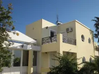 Manine Apartments Các khách sạn gần Lambi beach