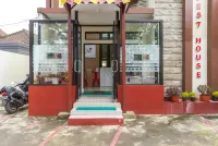 RedDoorz Near Dino Park Hotel di Kecamatan Batu