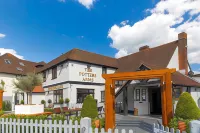 The Potters Arms Hotels in Chiltern District