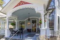 The 1899 Wright Inn & Carriage House Hotels in Woodfin