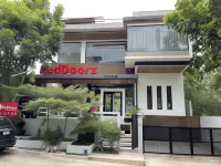 RedDoorz @ Anton's Loft Designer Resort Pansol Calamba Laguna Hotels near WalterMart Makiling