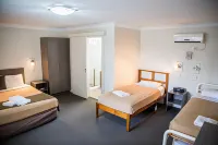 Lilac City Motor Inn & Steakhouse