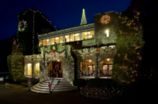 DoubleTree by Hilton Chattanooga Downtown Hotels near Ruby Falls