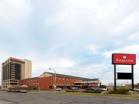 Ramada by Wyndham Topeka Downtown Hotel & Convention Center