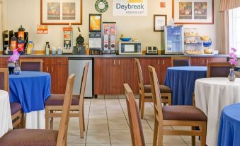 Days Inn by Wyndham Federal Way