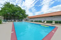 Baymont by Wyndham Northwood Hotels in Rossford