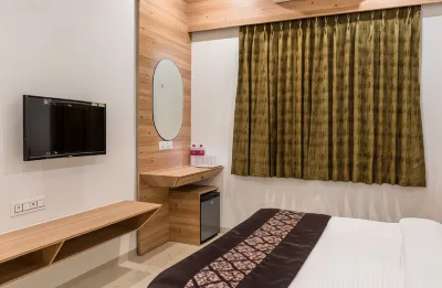 Meridian Hotel & Banquet Hotel di Surat