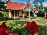 Cemara Tujuh Homestay & Resto Hotel dekat Telaga Menjer