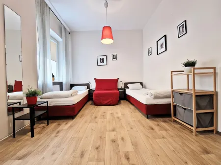 Hostel Helvetia - Private Rooms in City Center and Old Town