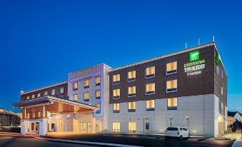 Holiday Inn Express & Suites Medford