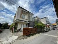 Modern Minimalist w/ Breakfast Near Malioboro Hotels in Mergangsan