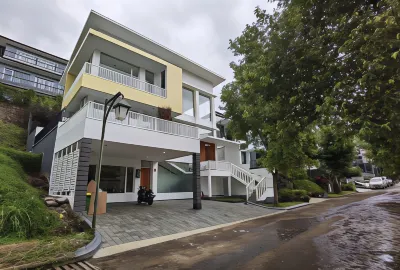 Platinum Yellow Bandung Villa 24 Pax Private Pool Hotel dekat Bumi Perkemahan Kiarapayung KWARDA JABAR