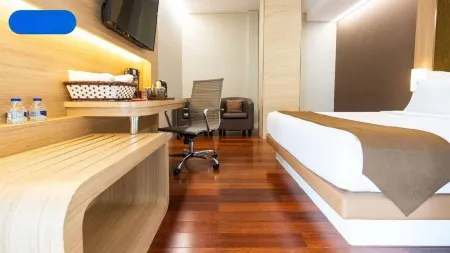 Grand Citihub Hotel at Panakkukang Отели рядом с достопримечательностью «Harian Kompas»