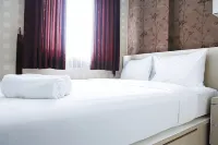 Pool View 2Br Mutiara Bekasi Apartment by Travelio فنادق في South Bekasi