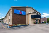 Motel 6 Madison, WI - East