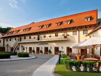 โรงแรมลินด์เนอร์ ปราก คาสเซิล, ส่วนหนึ่งของ JdV โดย Hyatt โรงแรมใกล้หอคอยเปตริน
