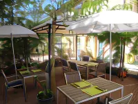 Le Marronnier Hotels in Montmelard