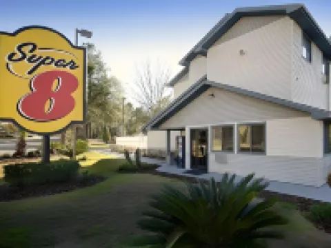 Super 8 by Wyndham Gainesville I-75 Hospital/University Area โรงแรมในเกนส์วิลล์
