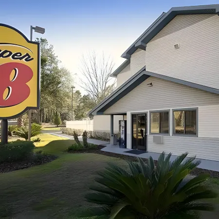 Super 8 by Wyndham Gainesville I-75 Hospital/University Area