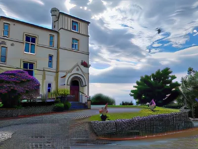 Tyr Graig Castle Hotels in 