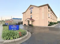 Super 8 Paw Paw Hotels near Maple Lake Park